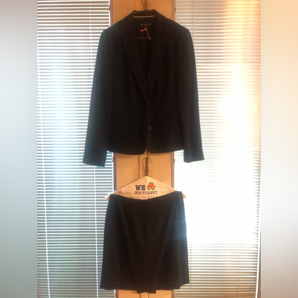 Women’s Navy Banana Republic 3-piece Suit Set w/ Martin pants, blazer, skirt.